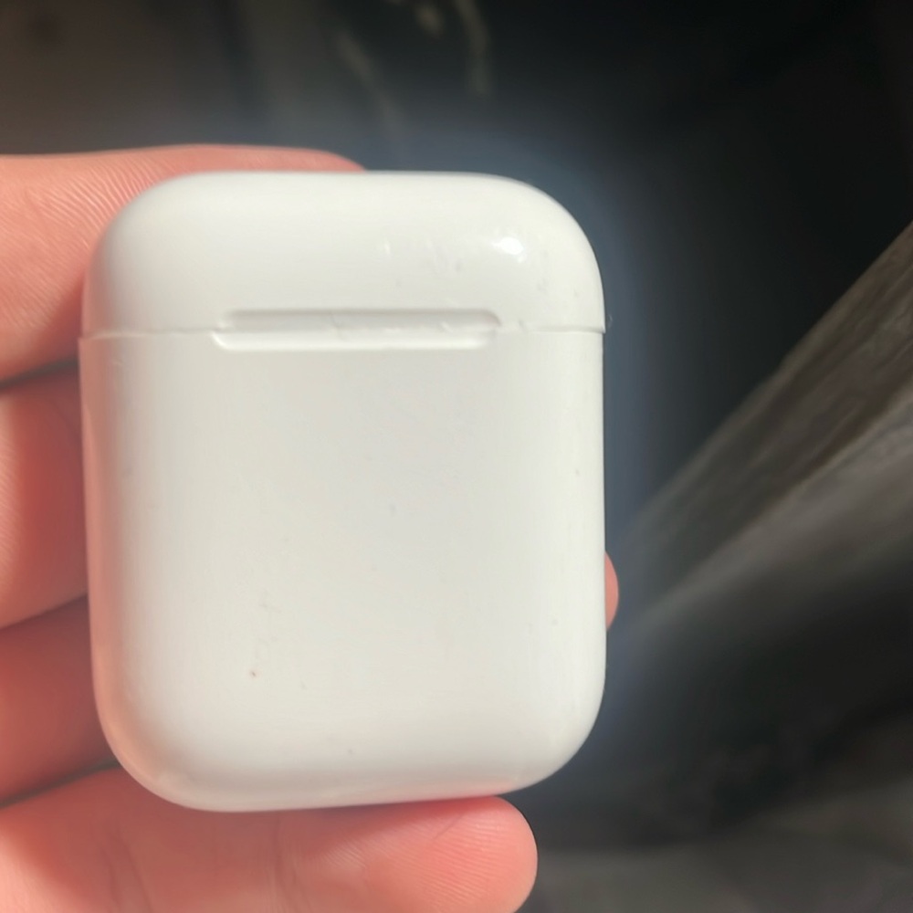 airpods barley used ion want em